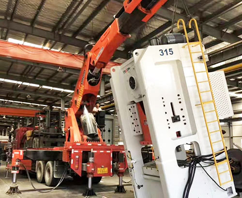 岳阳附近随车吊出租，轻松解决运输难题