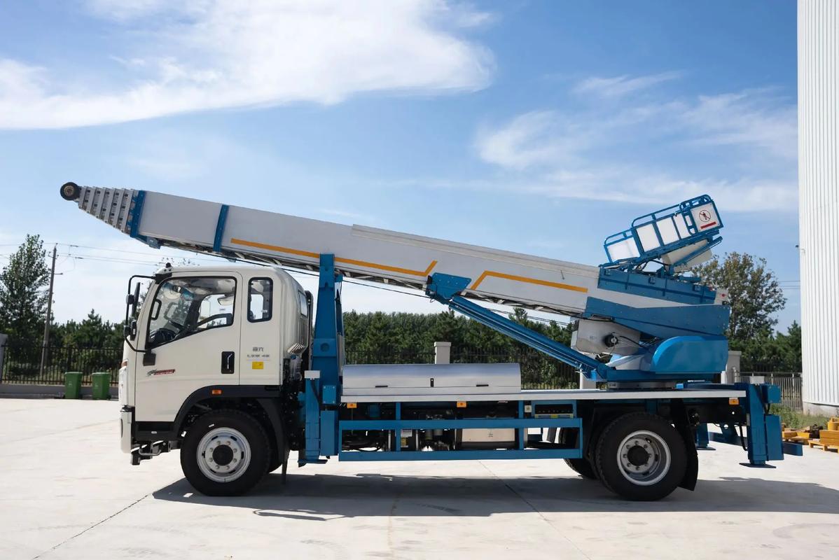 岳阳云梯上料车租赁费用