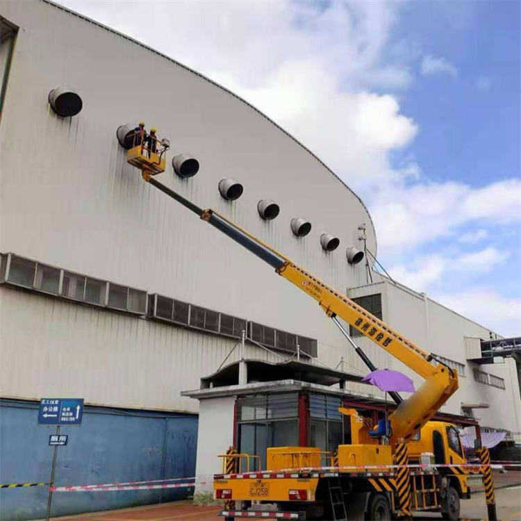 岳阳高空作业车出租服务：专业广告牌安装解决方案